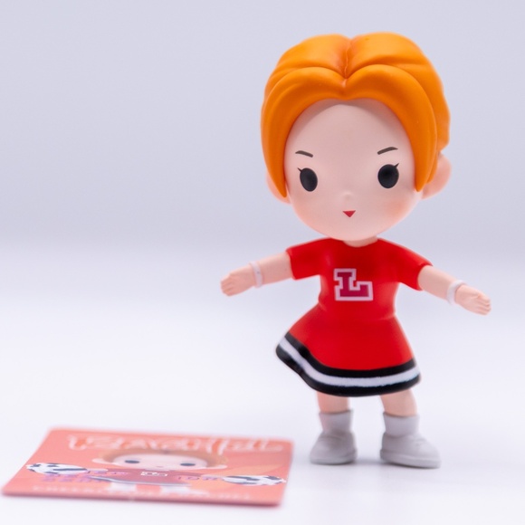 Pop Mart x Cheerleader Rachel FRIENDS TV Series Confirmed Figure Blind Box BNWT - Picture 2 of 6